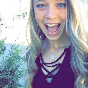 Meet your Posher, Courtney